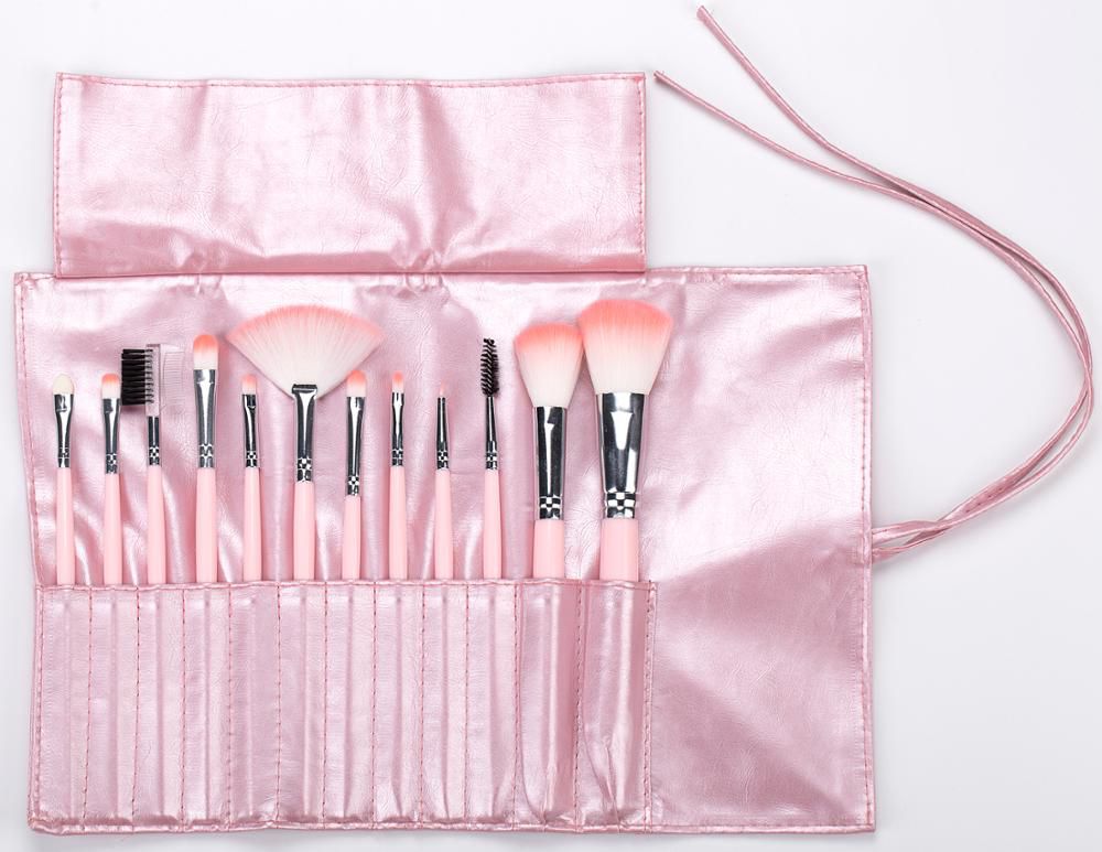 Bristle Geometry and Makeup Performance: A Comparative Study of Tapered vs. Flat Brush Shapes-1