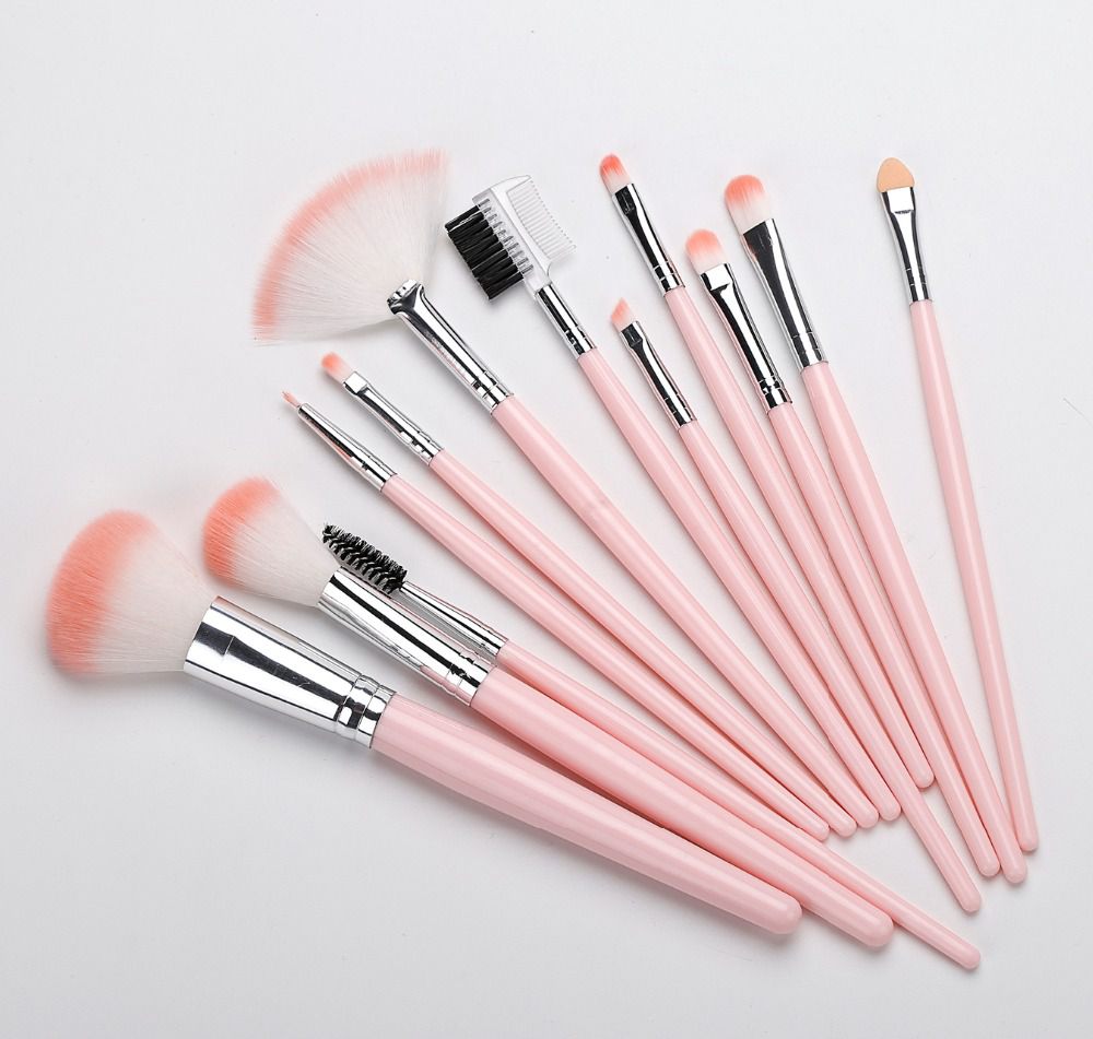 Nanofiber Bristles: Ultra-Fine Filaments for Precision Eyebrow and Eyeliner Application-1